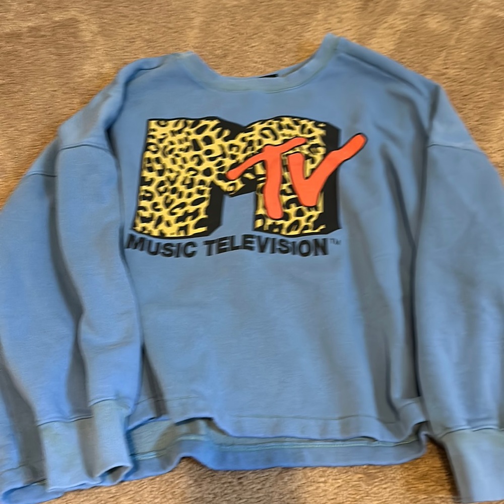 Shorter sweatshirt